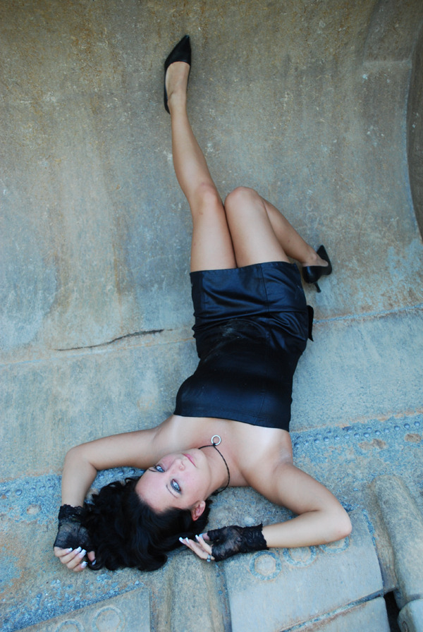 Female model photo shoot of Rozalynn by xTheDarkJester