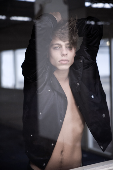Male model photo shoot of Rutger van der Bent
