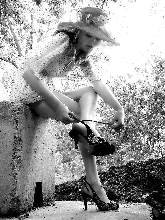 Female model photo shoot of Courtney Stonehouse by CALIGO1