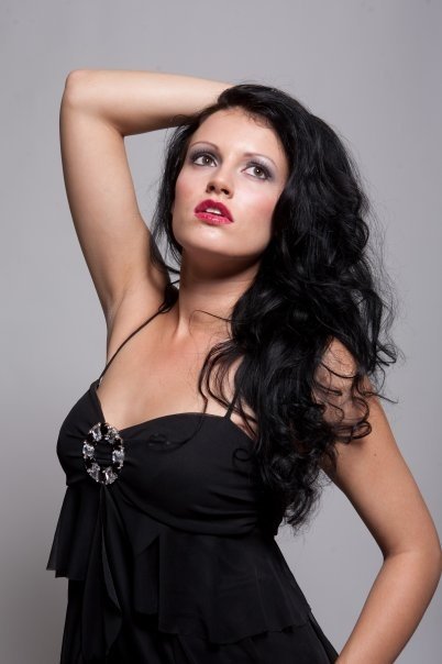 Female model photo shoot of Tessie Luxton, hair styled by Beauty in Motion