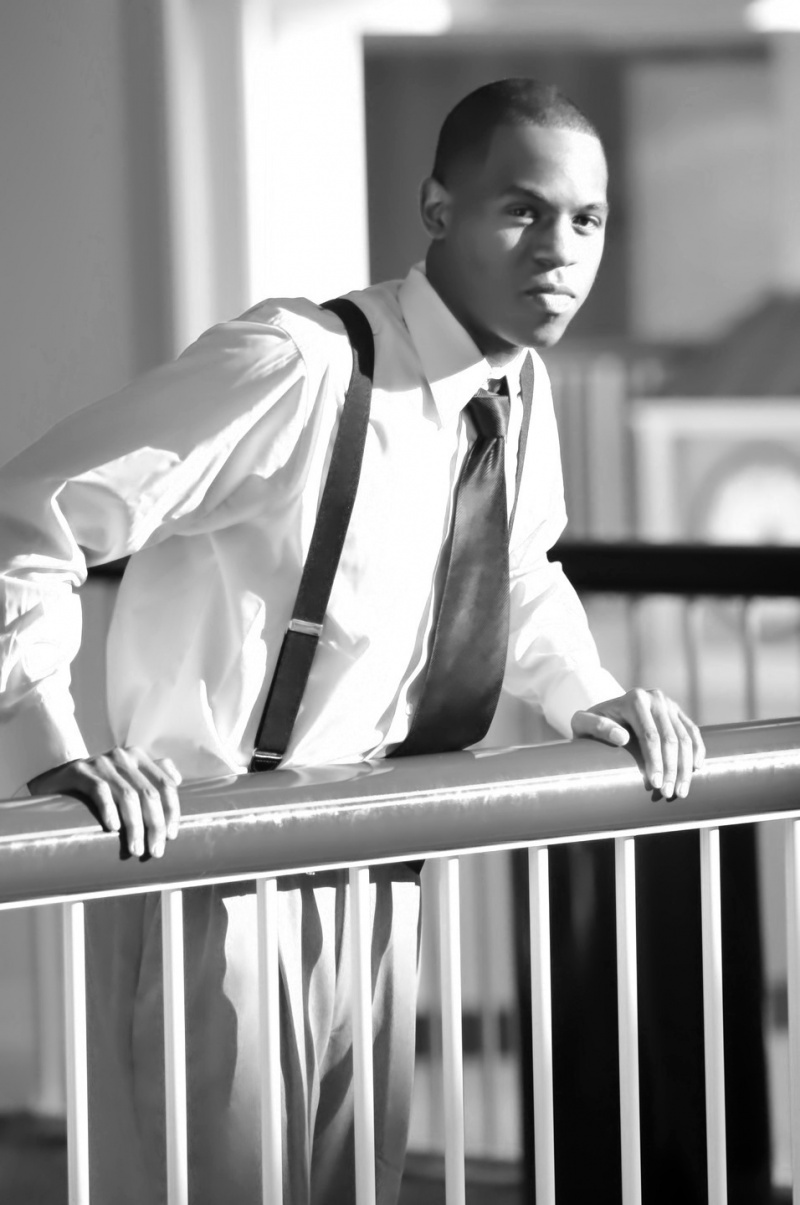 Male model photo shoot of Derrick Owens