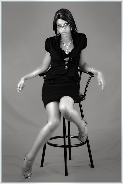 Female model photo shoot of shari tyler