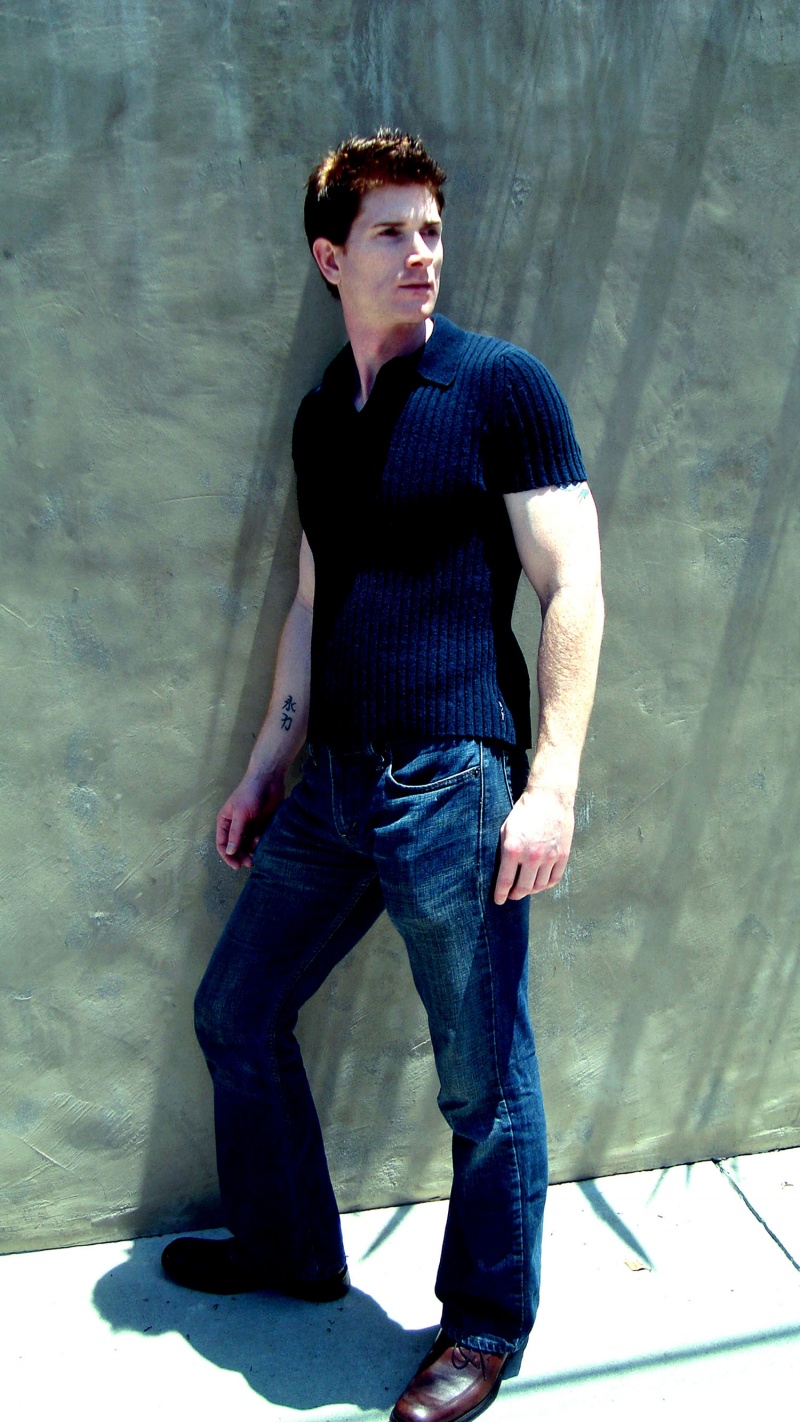 Male model photo shoot of DERRIS
