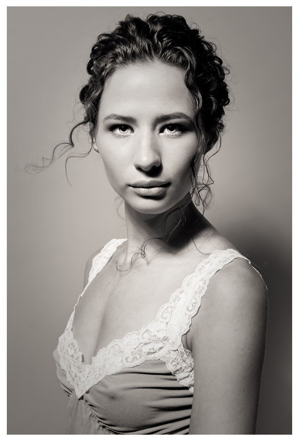 Female model photo shoot of Anna Mura