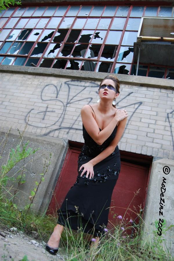 Female model photo shoot of Renee McEvilly by MoDeZinz Photography