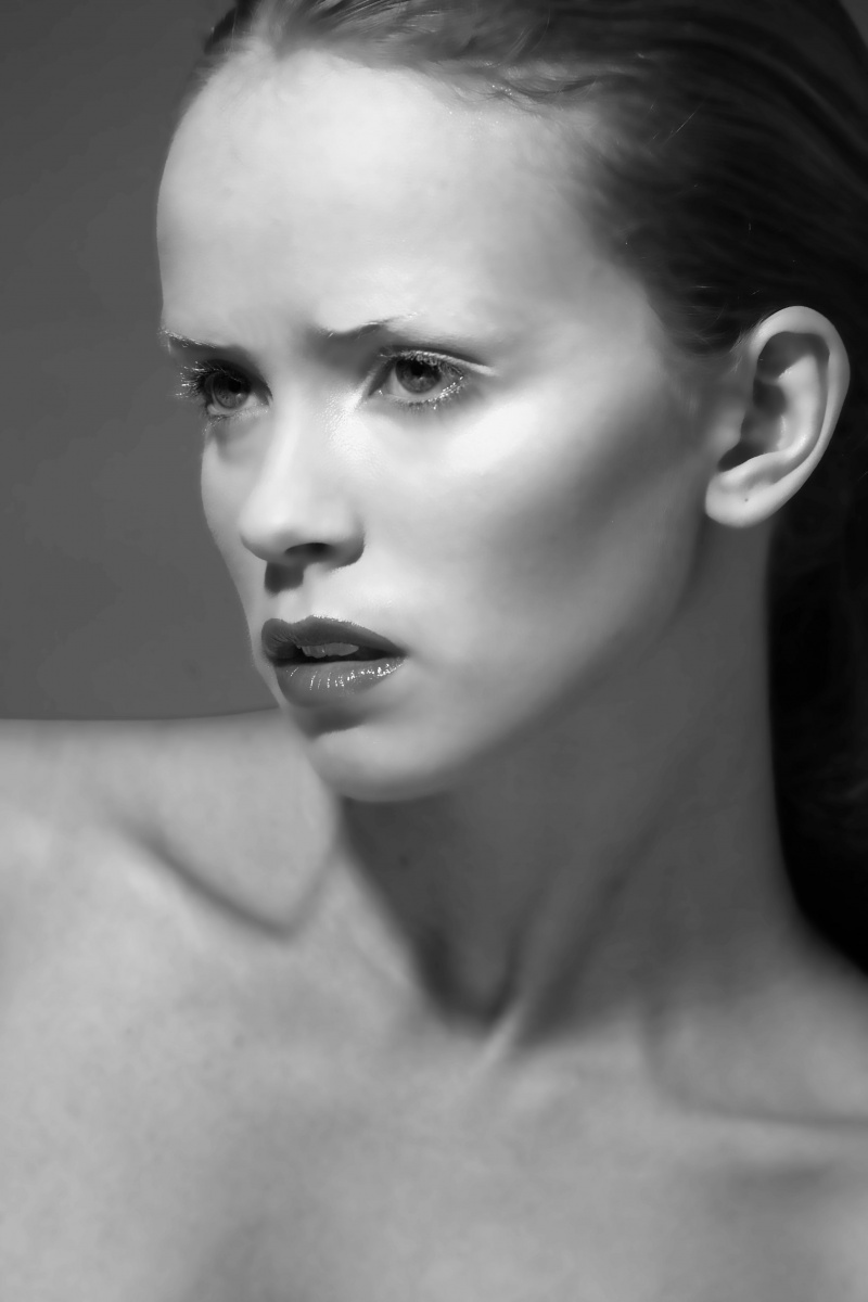 Female model photo shoot of Davina Plummer