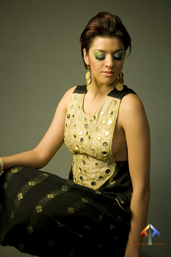 Female model photo shoot of Roshena Chadha
