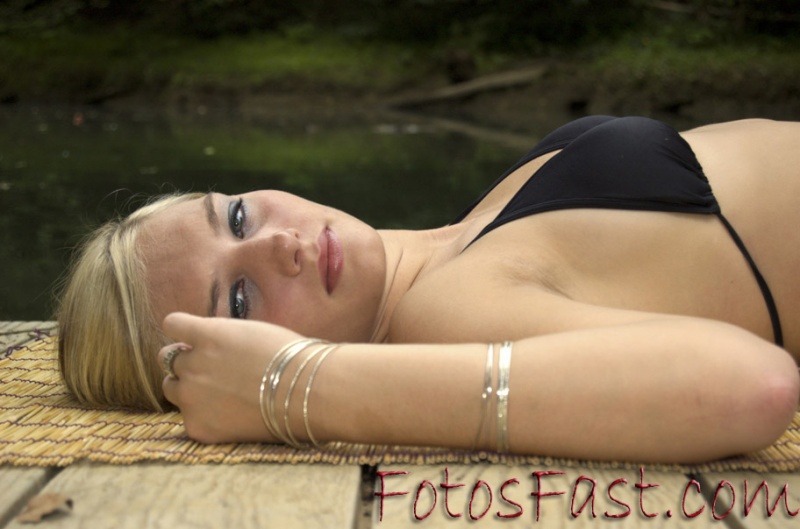 Male and Female model photo shoot of fotosfast and Amanda Shealeen