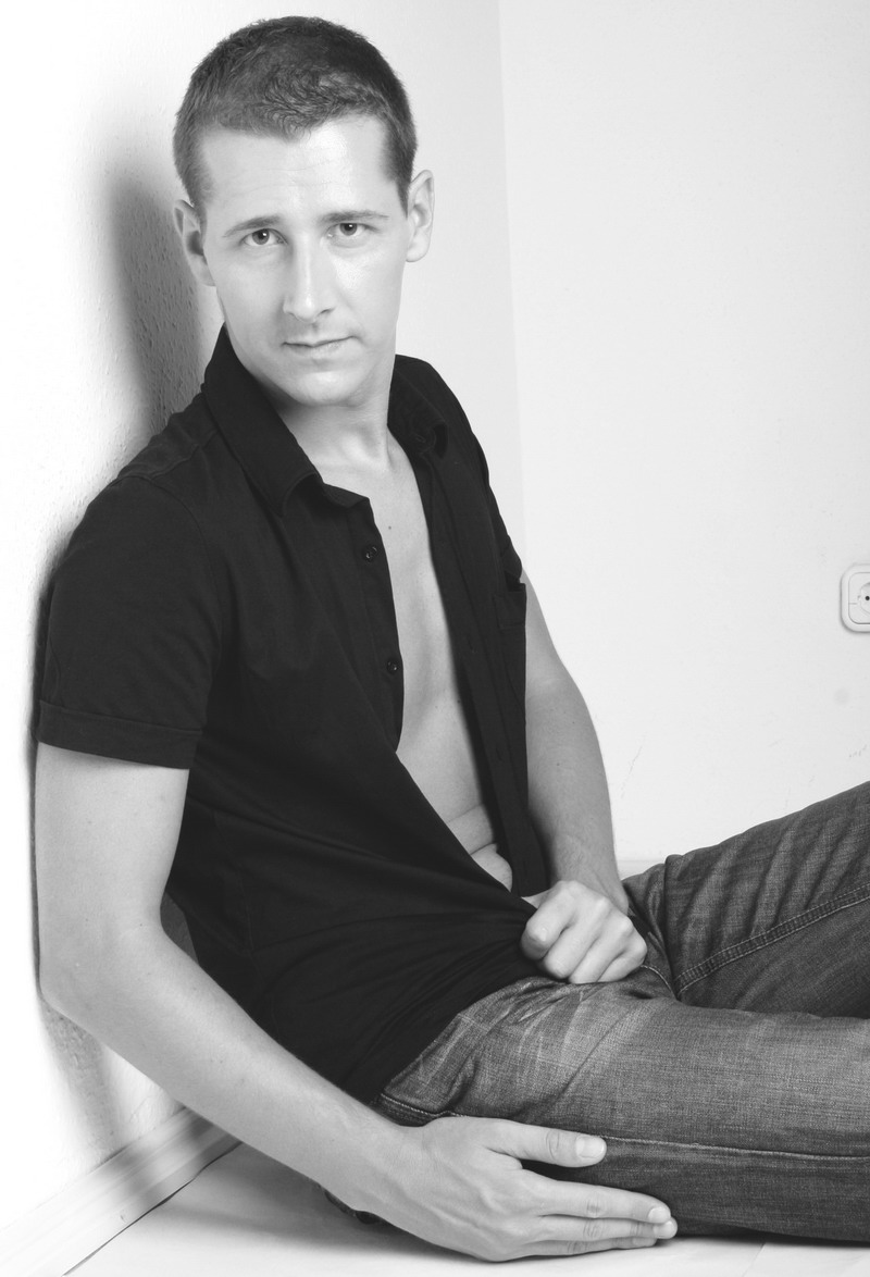 Male model photo shoot of Gabor