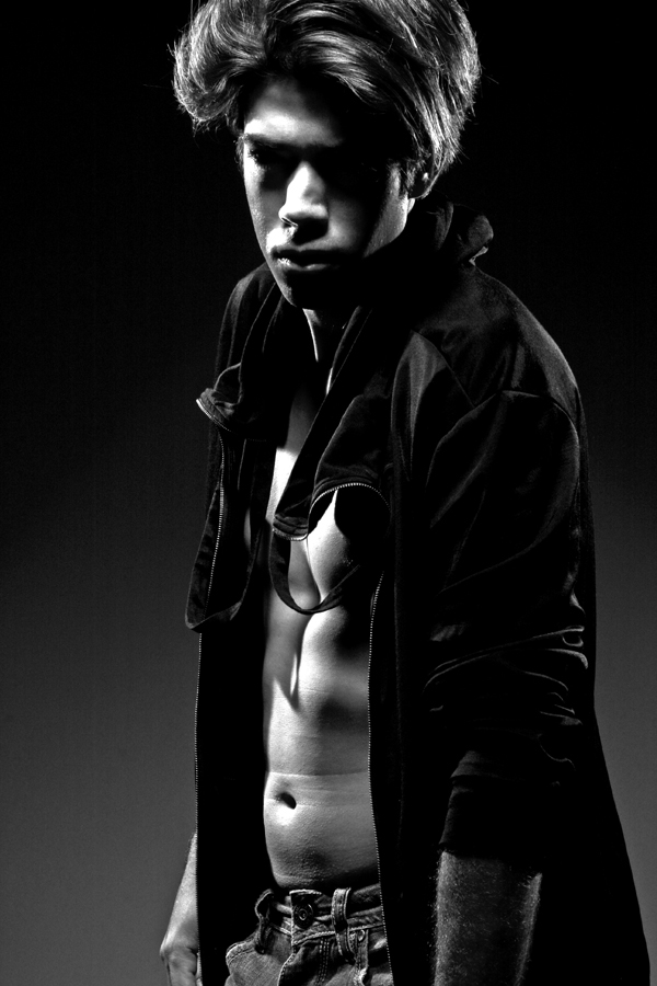 Male model photo shoot of Mauricio Paiz by John Ulmer