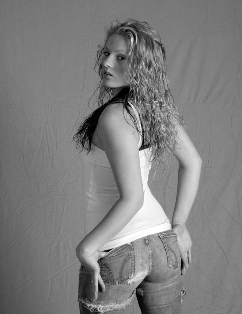 Female model photo shoot of Jessica Deann Thomas