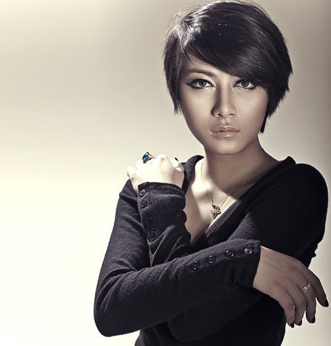 Female model photo shoot of Charlene Dang in Lukas studio
