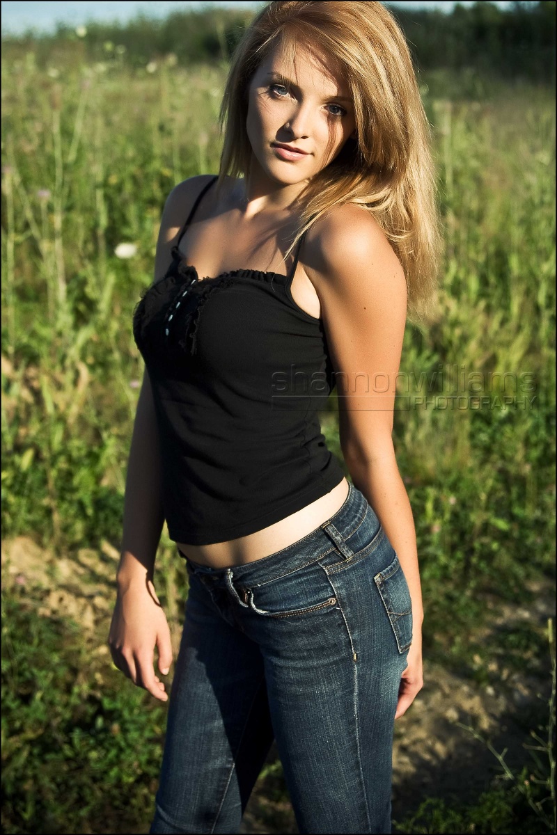 Female model photo shoot of Alli Dayhuff in Grove City, Ohio
