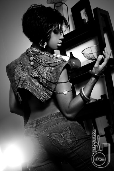 Female model photo shoot of Thena Vonne by kdukesphoto