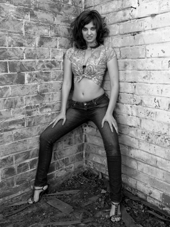Female model photo shoot of Jessica Samantha Lupton