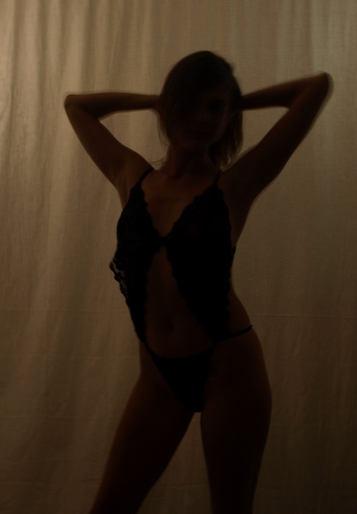 Female model photo shoot of Amanda McDermott-Smith