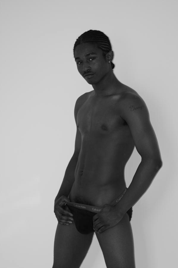 Male model photo shoot of Xavier Jones