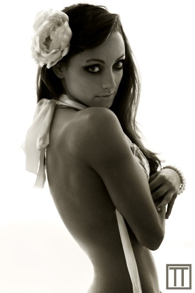 Female model photo shoot of Kristina Leighton