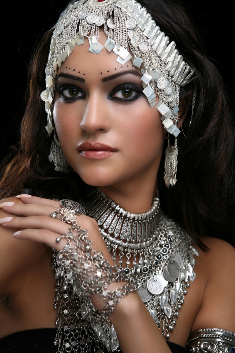 Female model photo shoot of Zukreat Majeed