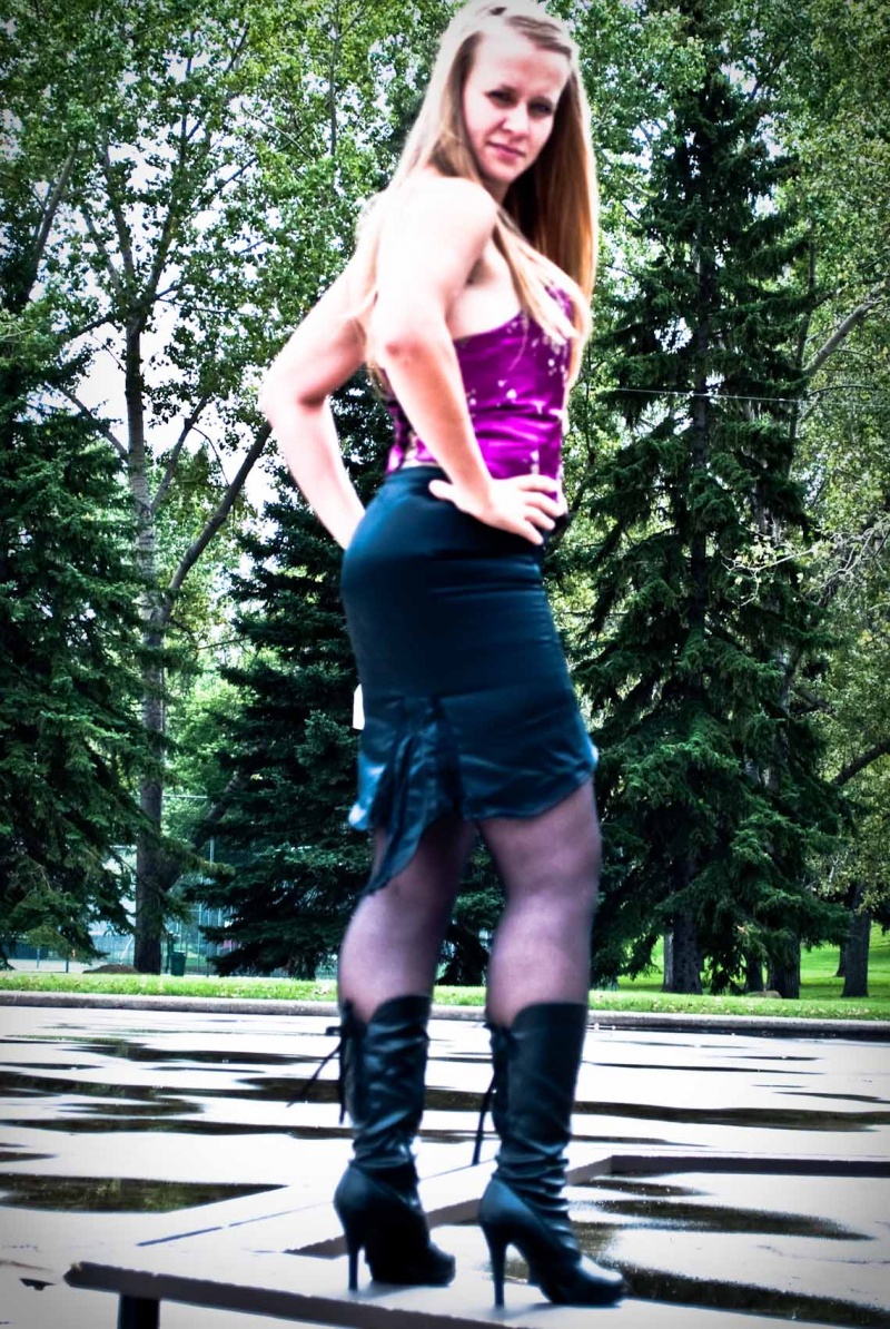 Female model photo shoot of Di Designs by Sideway Glance in Lake Bonavista, Calgary Alberta