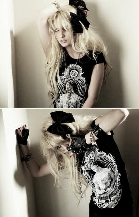 Female model photo shoot of Lilith Le Snob