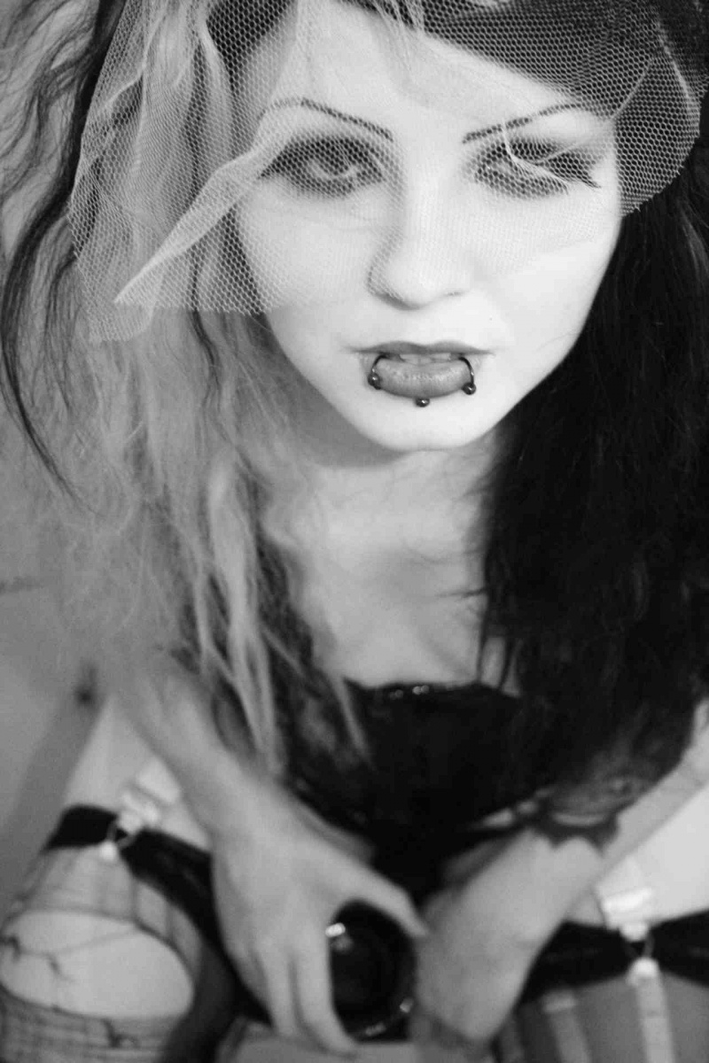 Female model photo shoot of PostModernSleeze by LaGwardia