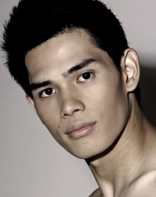 Male model photo shoot of Raymond Burgos
