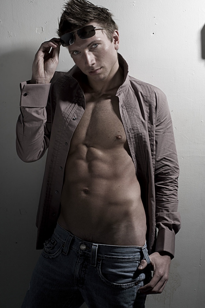 Male model photo shoot of Elijah Knowles in New Jersey