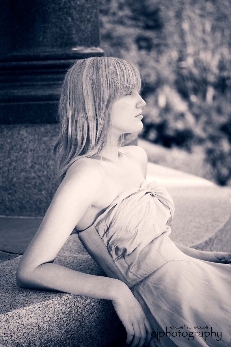 Female model photo shoot of Ellie Paton in Alexandra Gardens