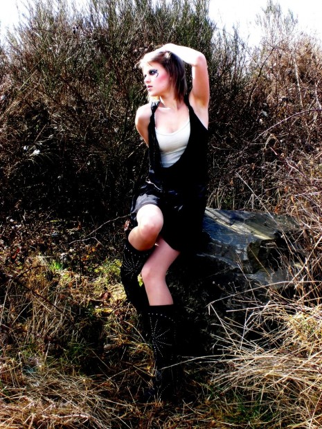 Female model photo shoot of Saskia08