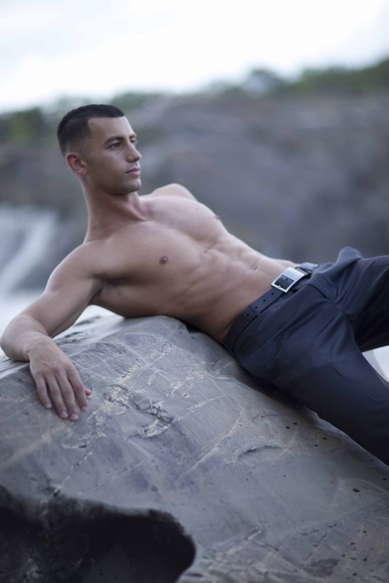 Male model photo shoot of Matt Eric Butler