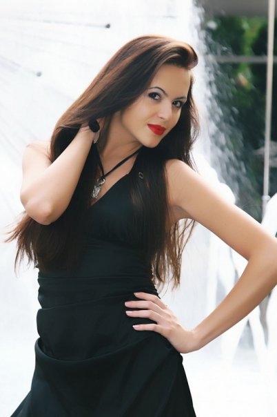 Female model photo shoot of Edina D