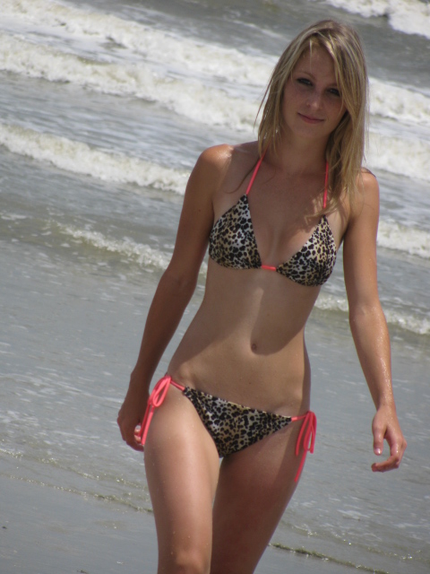 Female model photo shoot of Hdizzleh in Cocoa Beach, FL