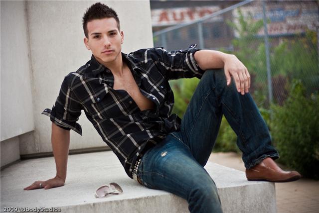 Male model photo shoot of Daniel Torres