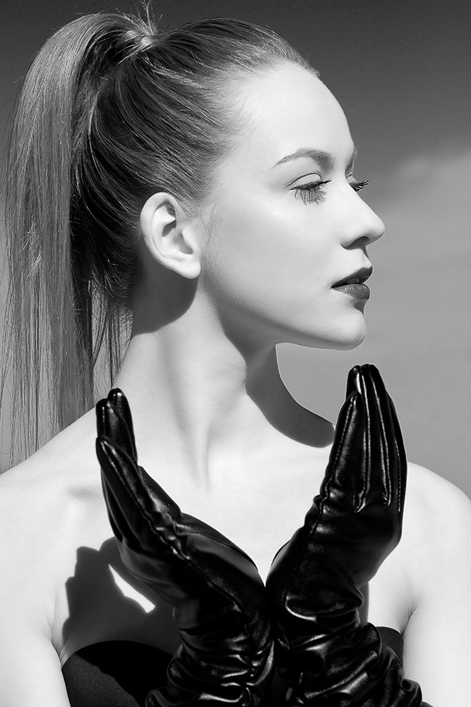 Female model photo shoot of Vee Tee by Raimondo Cantafio, makeup by ELIZABETH RITA MUA HAIR