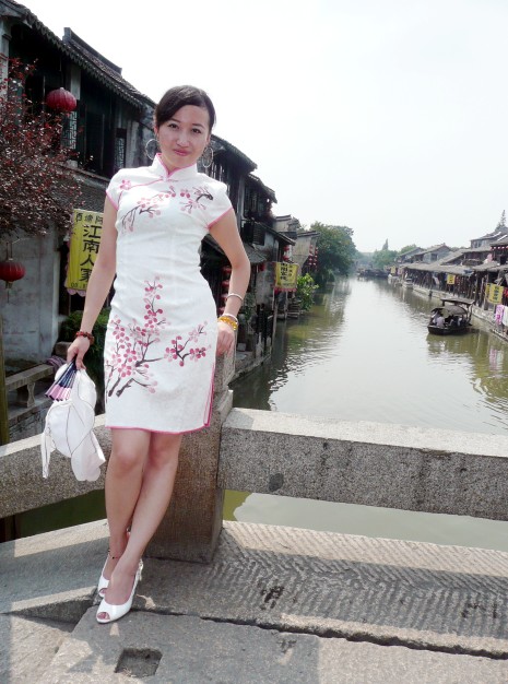 Female model photo shoot of shaka1cn in è¥¿å¡ China