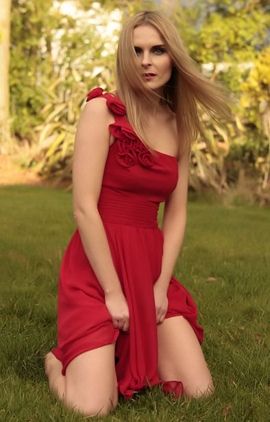 Female model photo shoot of -Kamilla-