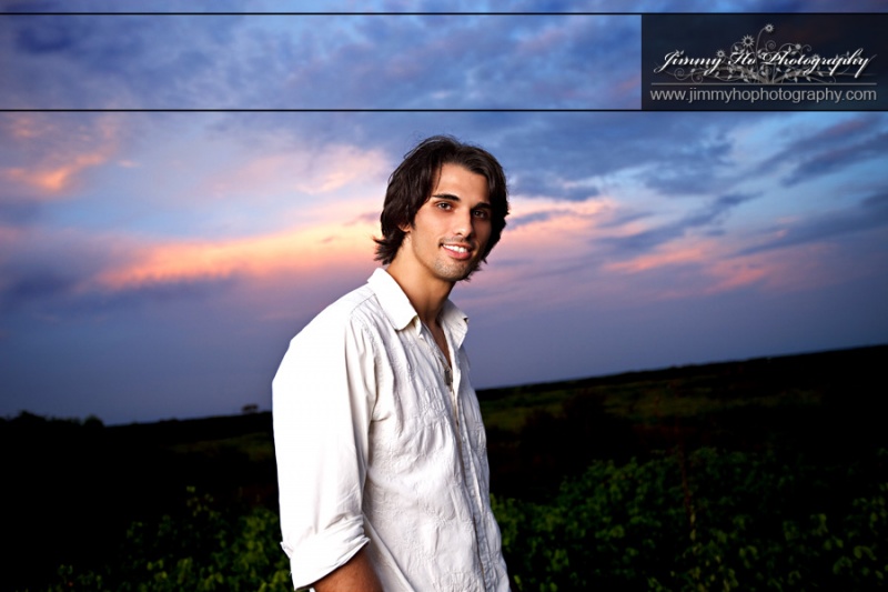 Male model photo shoot of Emmanuel Gutierrez