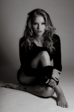 Female model photo shoot of Erin Alyce Moore by Riflessa