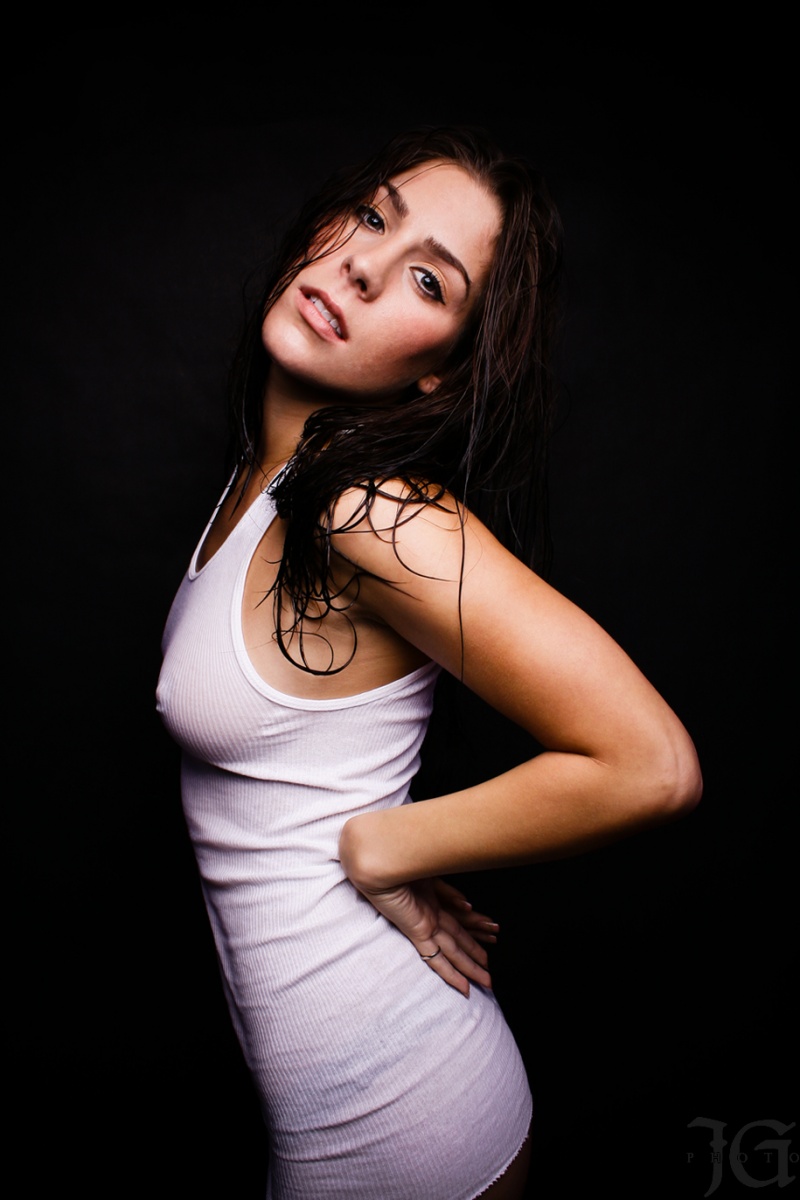 Female model photo shoot of Chelsea Wawrzyniak