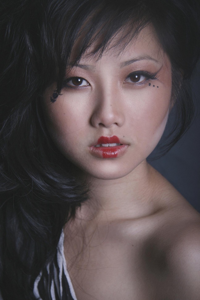 Female model photo shoot of MouaOption
