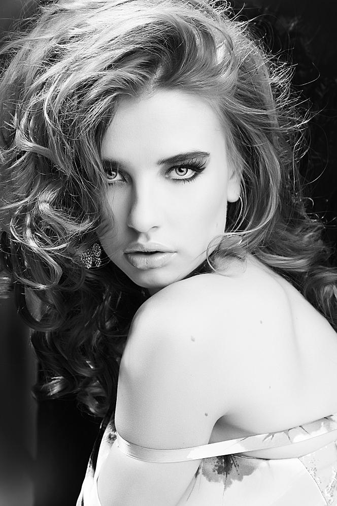 Female model photo shoot of Anastasiya Kasimova