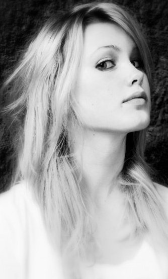Female model photo shoot of Hanne Nathalie