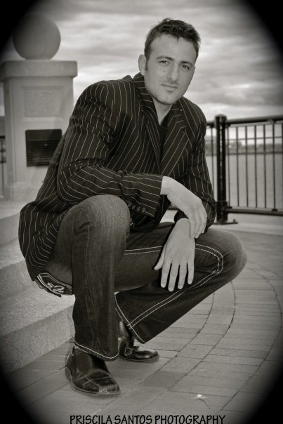 Male model photo shoot of Giovanni Skit