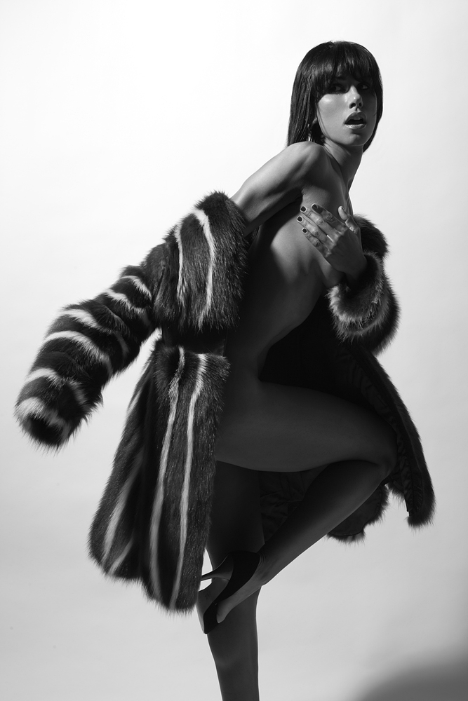 Female model photo shoot of Tati Polo by K E S L E R