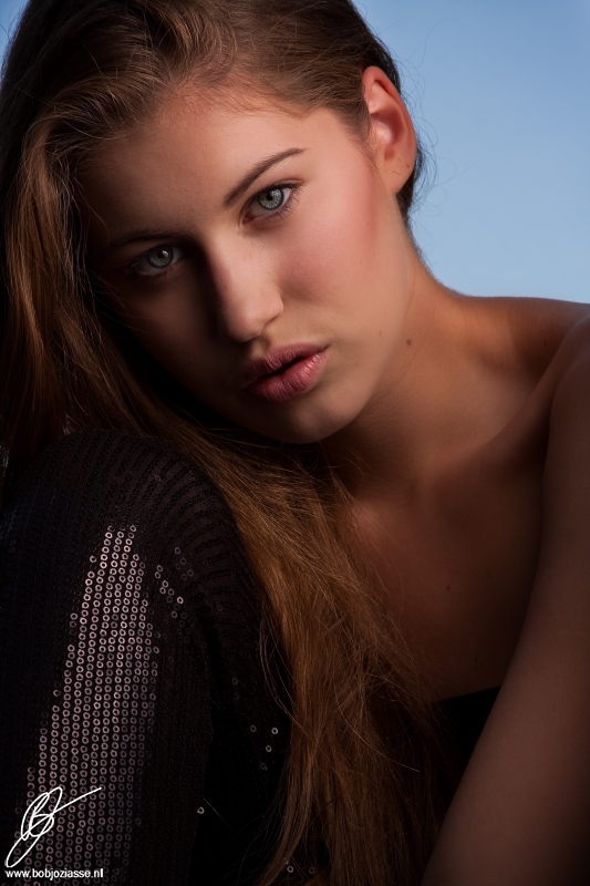 Female model photo shoot of b-erniice