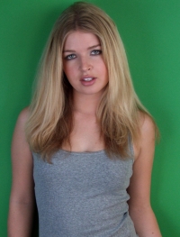 Female model photo shoot of Kyrahxx