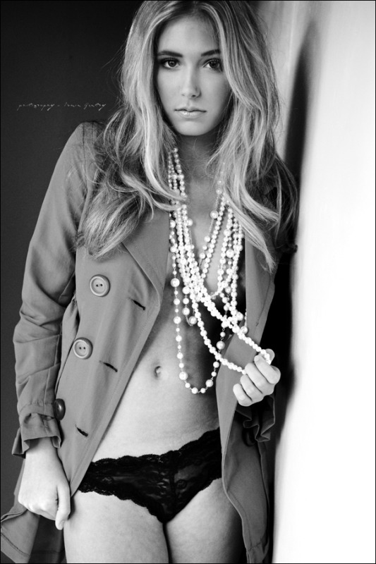 Female model photo shoot of SydneyLyn by simongentry in Houston, makeup by Jen Marine Makeup