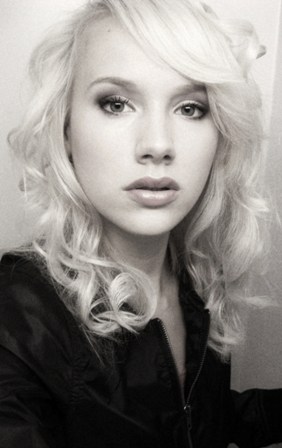 Female model photo shoot of Elina Leskinen