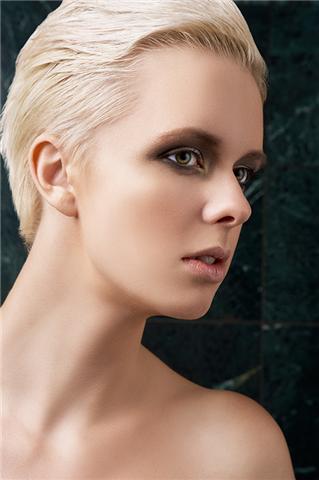 Female model photo shoot of Niki Yrla